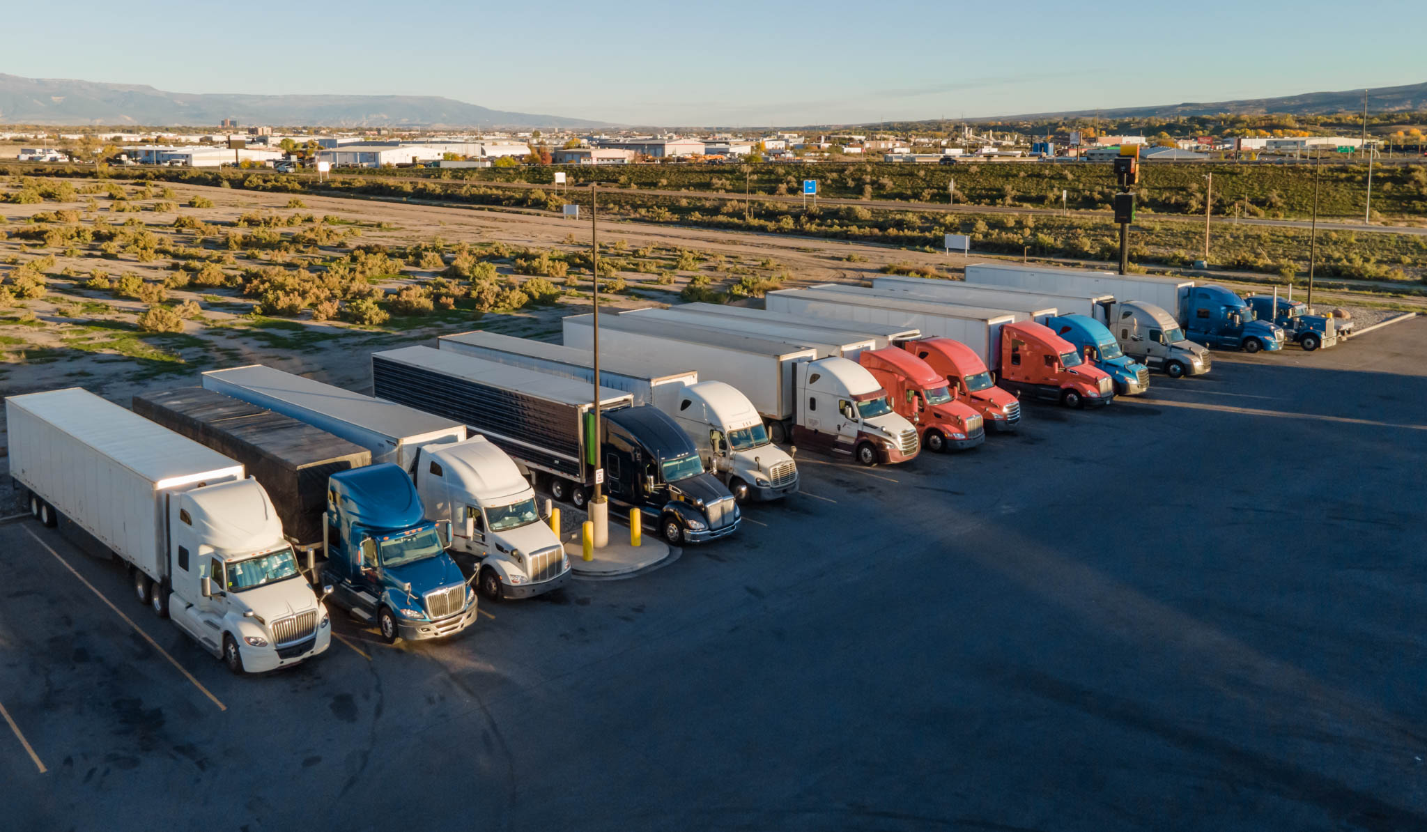 Top 10 Challenges Confronting the American Trucking Industry in 2023 ...